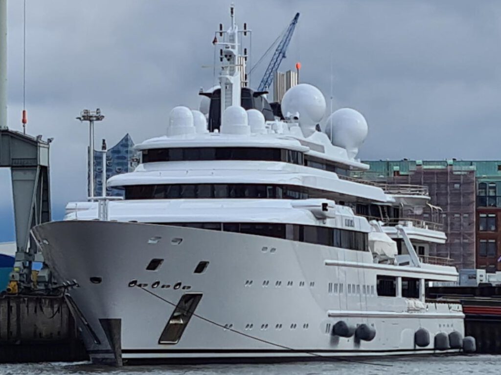 Die Yacht Katara