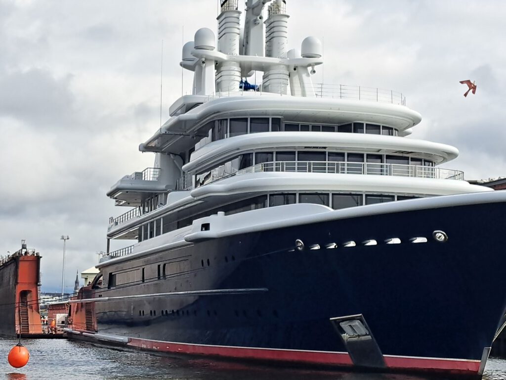 Die Yacht Luna