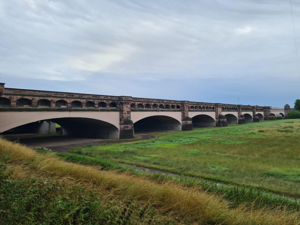Brücke mit dem Mittellandkanal
